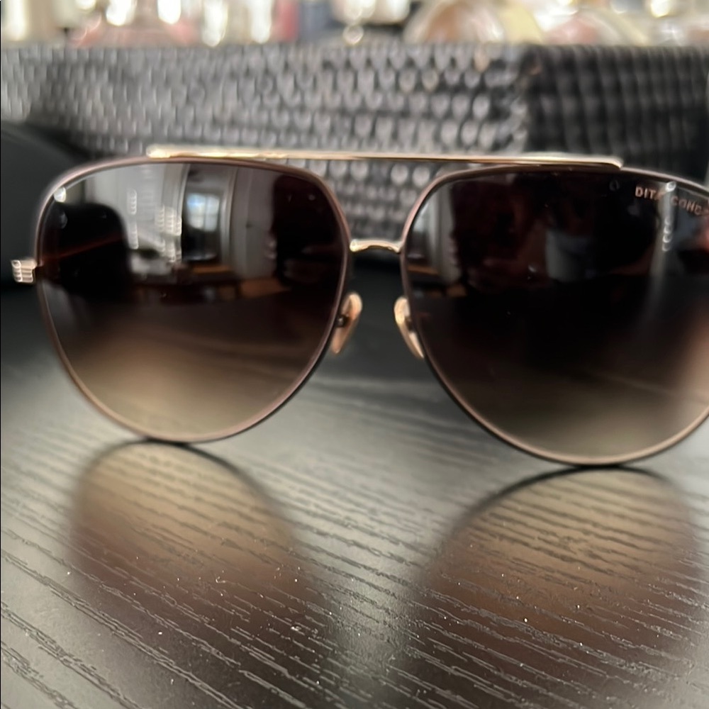 Stylish Gold Aviator Sunglasses - Picture 3 of 5